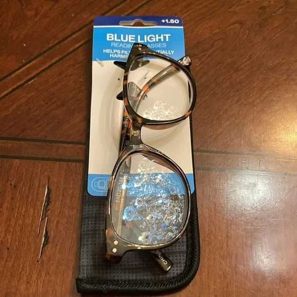 Blue light reading glasses and coordinating case. - Picture 3 of 7